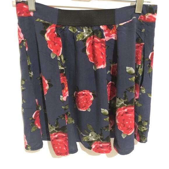 Urban Outfitters Floral Roses A-Line Skater Short Skirt Women Large Gray Red - Picture 2 of 8